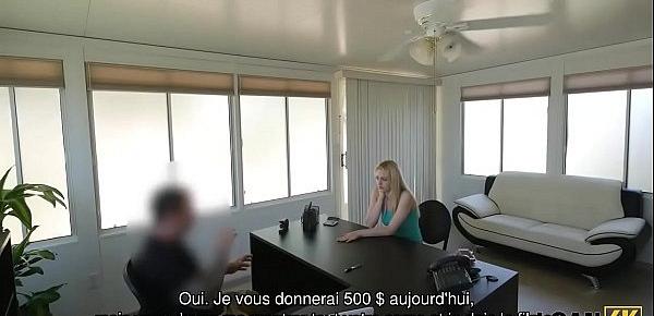  LOAN4K. Un homme attrape une caméra et organise un casting porno dans une agence de prêt